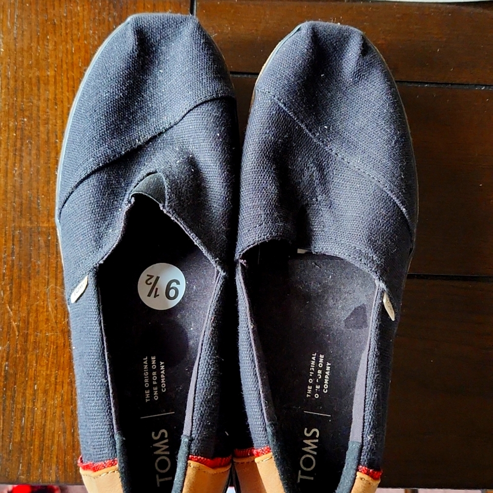 Tom's shoes